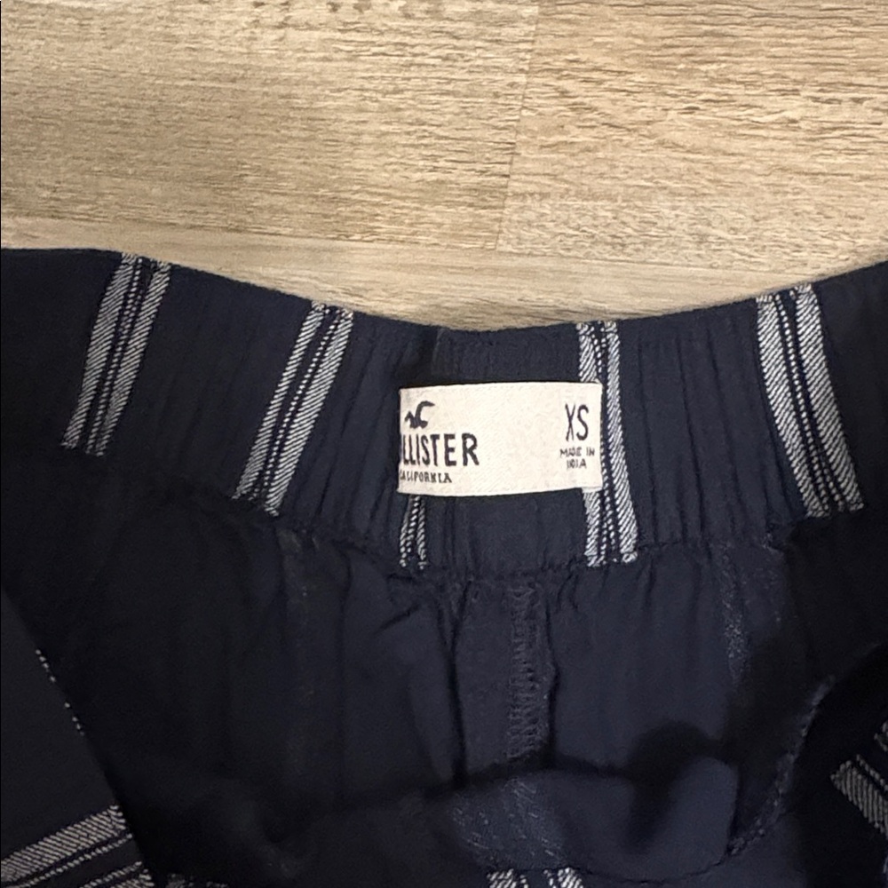 Hollister Pant - Picture 2 of 3